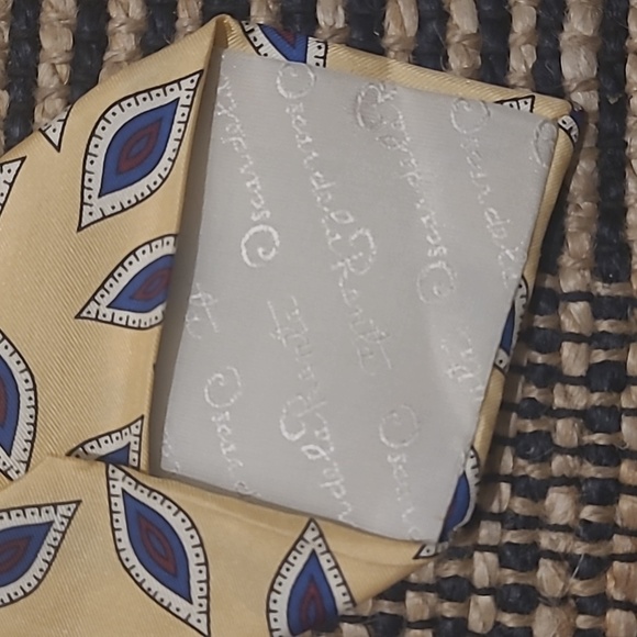 OSCAR DE LA RENTA PAISLEY NECK TIE - Picture 6 of 6